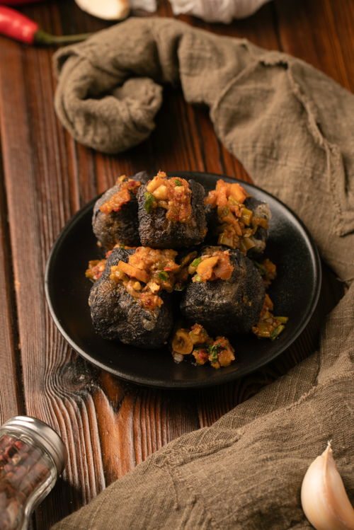 香辣臭豆腐 傳統(tǒng)小吃的味覺(jué)藝術(shù)與視覺(jué)魅力